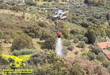 Incendio nelle campagne di Villacidro, interviene elicottero 