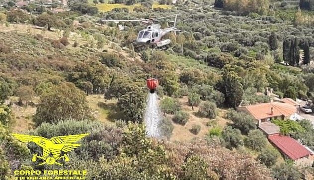 Incendio nelle campagne di Villacidro, interviene elicottero 