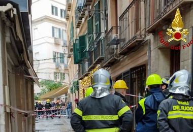 Cagliari. Via Dettori ancora chiusa, protesta di residenti e commercianti 