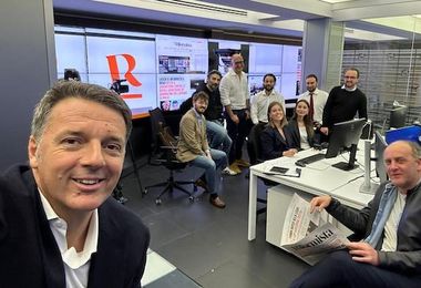 Editoria: Renzi posta foto da redazione Riformista, 'ci vediamo il 3 maggio'