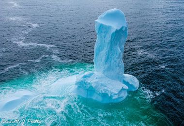Fotografato in Canada un iceberg a forma di pene