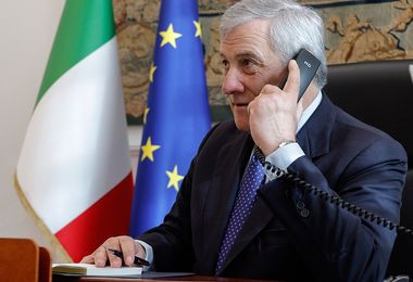 Migranti, da Francia nuovo attacco all'Italia. A rischio visita Tajani a Parigi