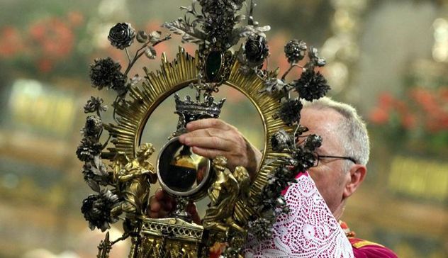 Napoli, si è sciolto il sangue di San Gennaro: è il 'miracolo di maggio'