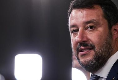 Natalità: Salvini, 'dobbiamo aiutare tutti a potersi permettere di avere figli'