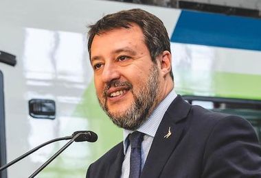 Salvini: “Inammissibile il caro voli per Sicilia e Sardegna”