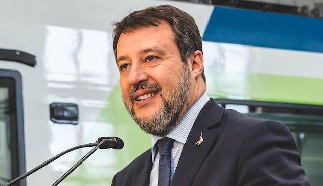 Salvini: “Inammissibile il caro voli per Sicilia e Sardegna”