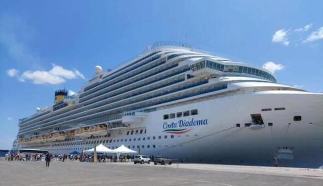 La nave Costa Diadema arriva a Oristano: sbarcano 4mila crocieristi