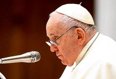 Cancellate le udienze di oggi in Vaticano perché il Papa ha la febbre