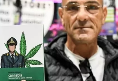 Ex agente antidroga ora cura la sua patologia con la cannabis: “Legalizziamola”