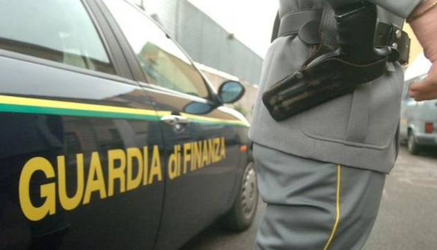 Livorno, 11 chili di coca sotto il sedile delle figlie piccole: arrestato 