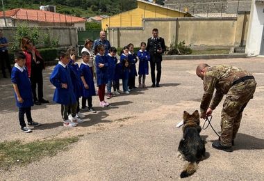 Torralba: bimbi delle scuole elementari in visita nel Comando dei Carabinieri