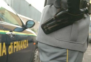 Livorno, 11 chili di coca sotto il sedile delle figlie piccole: arrestato 