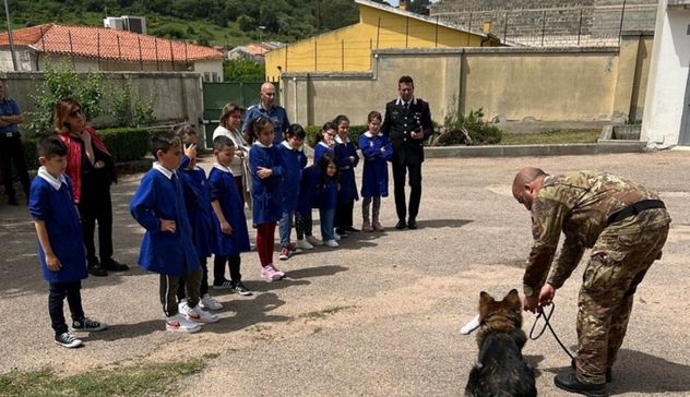 Torralba: bimbi delle scuole elementari in visita nel Comando dei Carabinieri