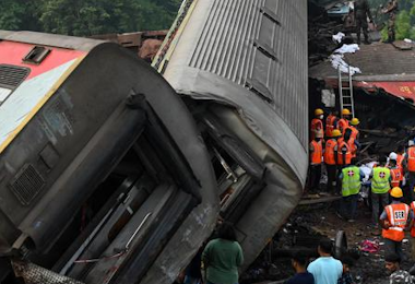 Scontro tra treni in India, 288 morti e oltre 900 feriti