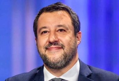 Salvini: “Targa e assicurazione per biciclette e monopattini”