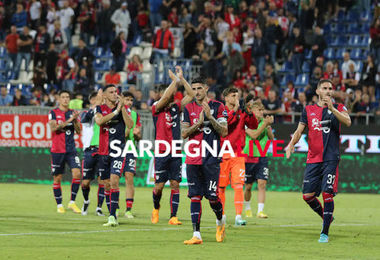 Cagliari-Bari 1-1, Antenucci beffa i rossoblù nei minuti di recupero. Radunovic strepitoso