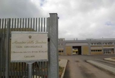 Attentato contro la caserma dei carabinieri a Decimomannu, convalidato il fermo del 21enne