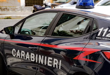 Cremona: si presenta in caserma carabinieri con un machete, 46enne denunciato