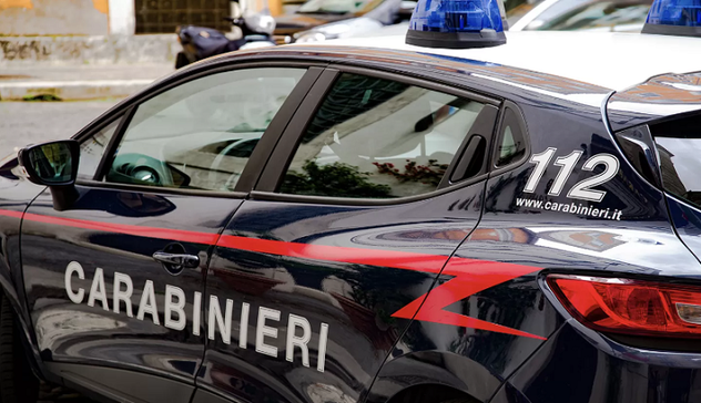Cremona: si presenta in caserma carabinieri con un machete, 46enne denunciato