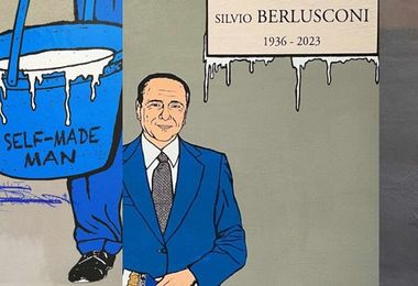 Berlusconi, cancellato murales del Cav a Milano