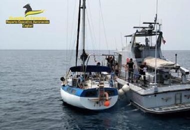 Sant'Antioco: turisti in difficoltà su una barca a vela, salvati dalla Guardia di Finanza 