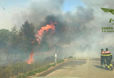 Sardegna a fuoco: 13 incendi ed elicotteri in azione