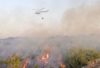 Incendi a Siliqua e Oliena: elicotteri in azione 
