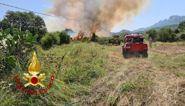 Incendio ad Arzachena, evacuata una casa 