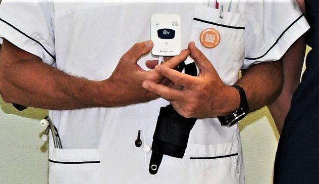 Sanità: Pfizer dona all'Aou Sassari un Ecg-Holter grande quanto una carta di credito 