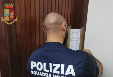 Casa di appuntamenti sequestrata a Cagliari: la Polizia interrompe un ampio giro di prostituzione