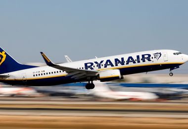 Aerei: firmato un accordo pluriennale tra SOGEAAL e Ryanair per il Nord Sardegna 