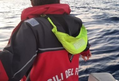 Trovato senza vita l'escursionista scomparso dopo un bagno nel lago Temo