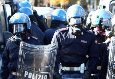 Parteciparono agli scontri durante Cagliari-Palermo: Daspo per cinque ultrà rossoblù