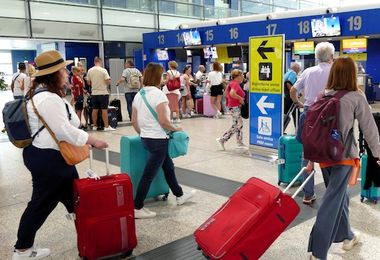 Decreto caro voli, compagnie aeree chiedono intervento Ue su tetto prezzi