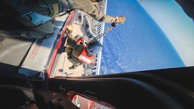 Elicottero della Guardia Costiera di Cagliari soccorre bimbo di 7 mesi