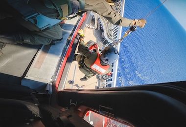 Elicottero della Guardia Costiera di Cagliari soccorre bimbo di 7 mesi