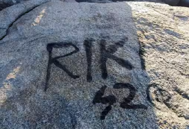 Scritte vandaliche sulle rocce a Villasimius, sindaco Dessì: 
