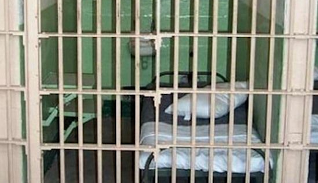Sassari, detenuto aggredisce due agenti nel carcere di Bancali