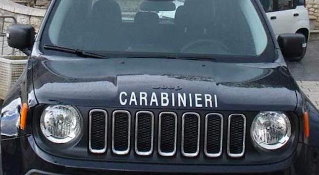 Non si ferma all'alt dei carabinieri, inseguimento tra le strade di Gavoi 