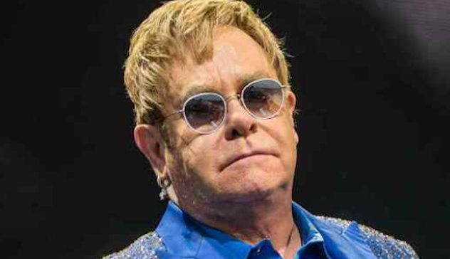 Elton John: notte in ospedale dopo la caduta nella sua casa in Francia