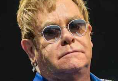 Elton John: notte in ospedale dopo la caduta nella sua casa in Francia