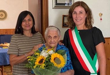 San Giovanni Suergiu. Tzia Annetta Pisanu ha festeggiato i 101 anni