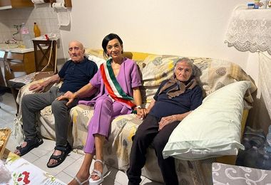 Nonno Emanuele compie 105 anni: grande festa a Carbonia
