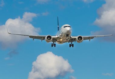 Attacco di diarrea in volo, aereo fa dietrofront per rischio biologico