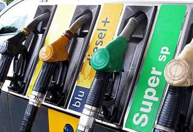 Carburanti, prezzi benzina oggi in rialzo: gasolio a 2 euro al litro