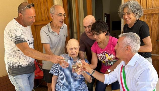 Alghero in festa per i 101 anni del signor Francesco Piras