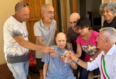 Alghero in festa per i 101 anni del signor Francesco Piras