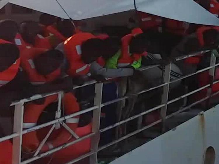 Migranti Lampedusa, barca si capovolge durante sbarco: morto neonato