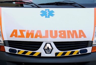 Infortuni: operaio 73enne cade da tetto e precipita su auto nel milanese, è grave