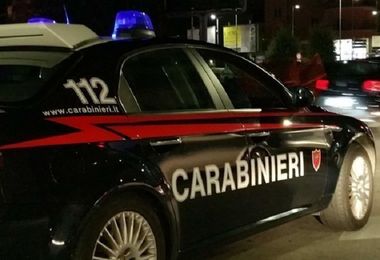 Attentato incendiario a Siniscola, auto di un Carabiniere e di sua moglie in fiamme
